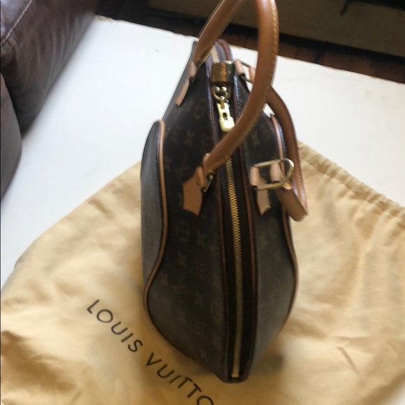 Louis Vuitton bowling style bag. - Picture 7 of 10